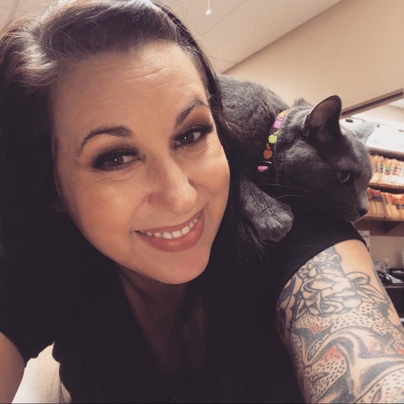 Meet your Posher, Tricia - Picture 2 of 4